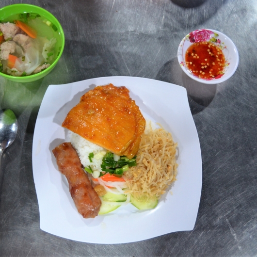 Cơm sườn nem bì